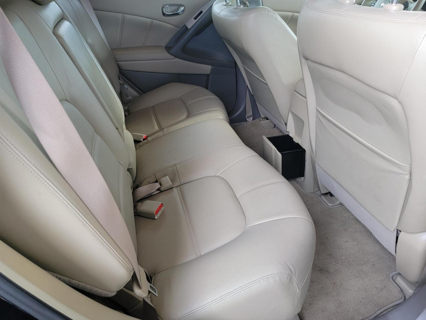 2014 Black Nissan Murano SL (JN8AZ1MU4EW) with an 3.5L V6 DOHC 24V engine, Continuously Variable Transmission transmission, located at 2020 East Division Street, Arlington, TX, 76011, (817) 801-3191, 32.742390, -97.076874 - Photo#32