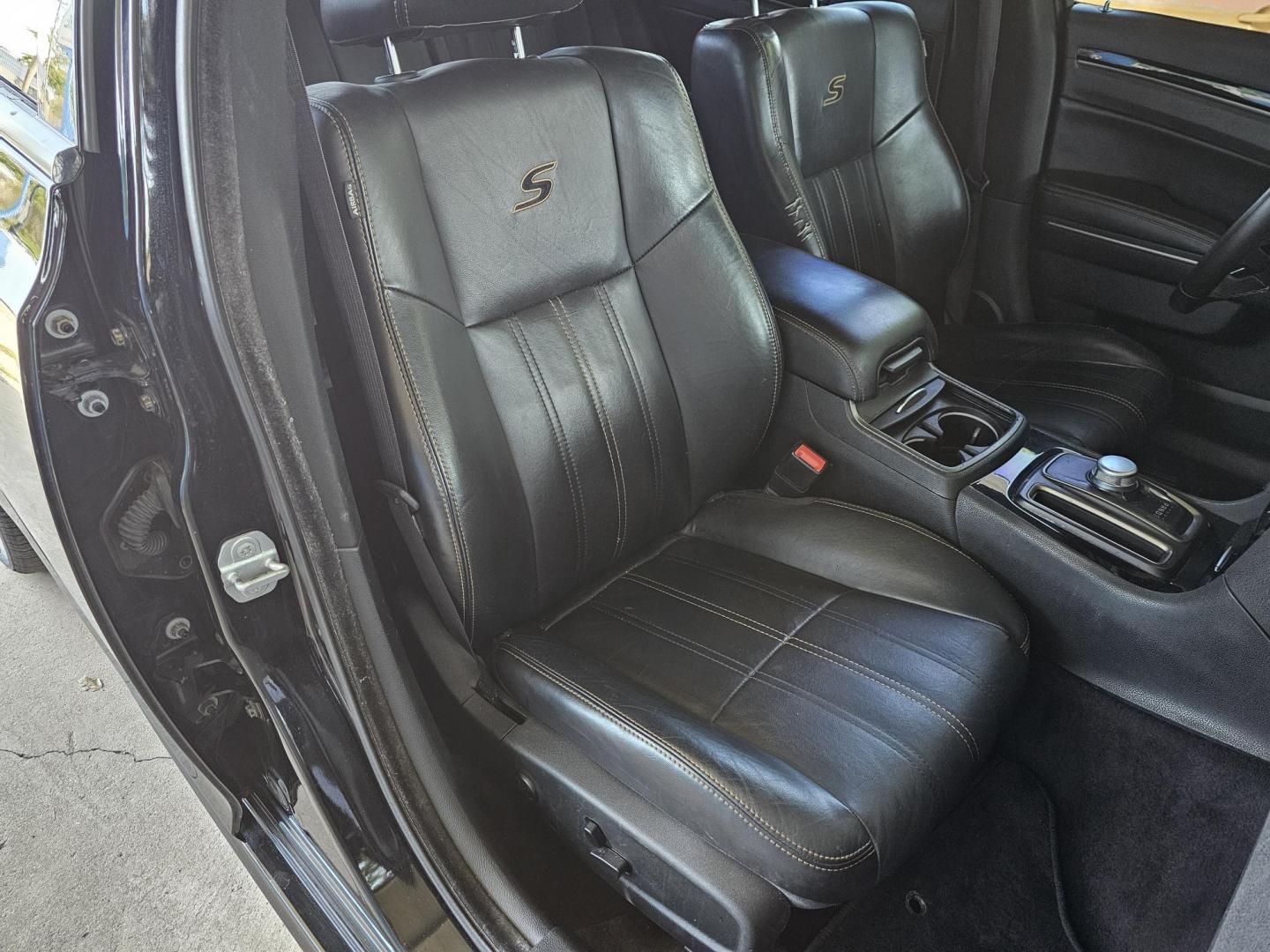 2016 Black Chrysler 300 (2C3CCAGG2GH) , located at 2020 East Division Street, Arlington, TX, 76011, (817) 801-3191, 32.742390, -97.076874 - At the low price of $19,040, come check out this beautiful Chrysler 300 in Arlington, Texas today!! Premiere Buy Here Pay Here with NO Credit Check (score) at 2020 East Division Street, Arlington, Texas, located in the center of the Dallas/Fort Worth metro area. For in-house financing in Lancaste - Photo#20