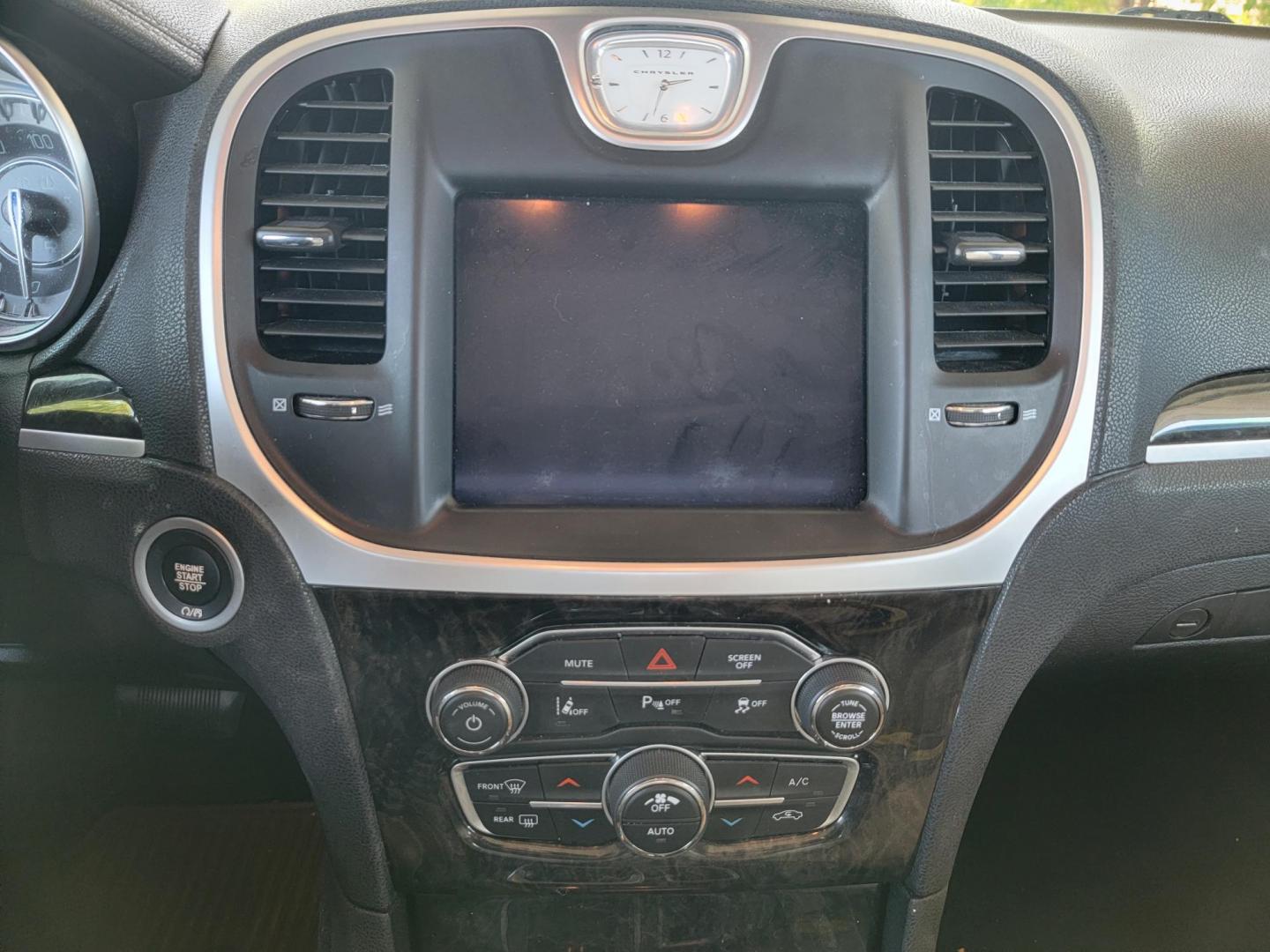 2019 GRAY /Black Chrysler 300 Limited RWD (2C3CCAEGXKH) with an 3.6L V6 SOHC 24V engine, 8A transmission, located at 2020 East Division Street, Arlington, TX, 76011, (817) 801-3191, 32.742390, -97.076874 - Photo#11