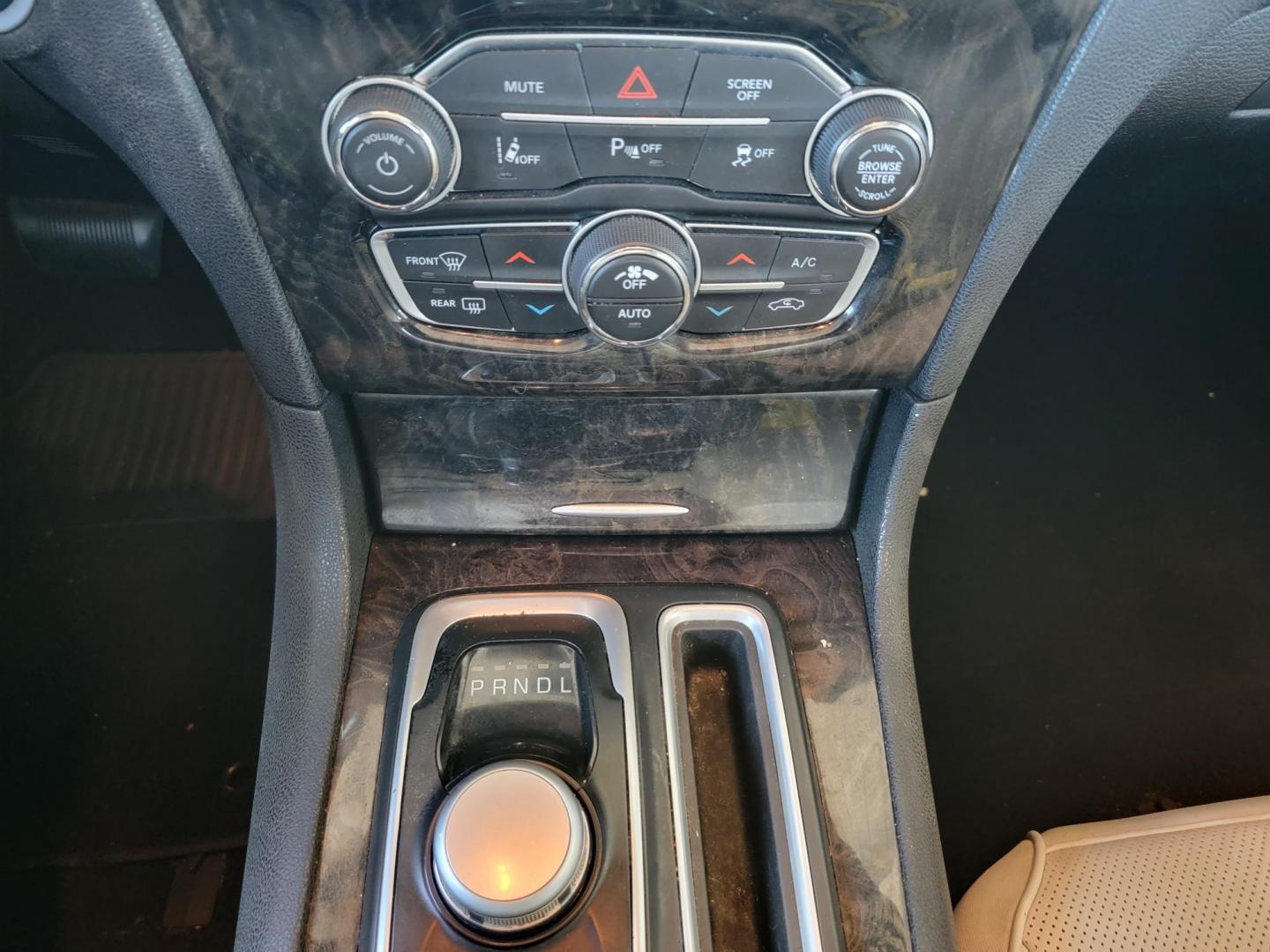 2019 GRAY /Black Chrysler 300 Limited RWD (2C3CCAEGXKH) with an 3.6L V6 SOHC 24V engine, 8A transmission, located at 2020 East Division Street, Arlington, TX, 76011, (817) 801-3191, 32.742390, -97.076874 - Photo#12