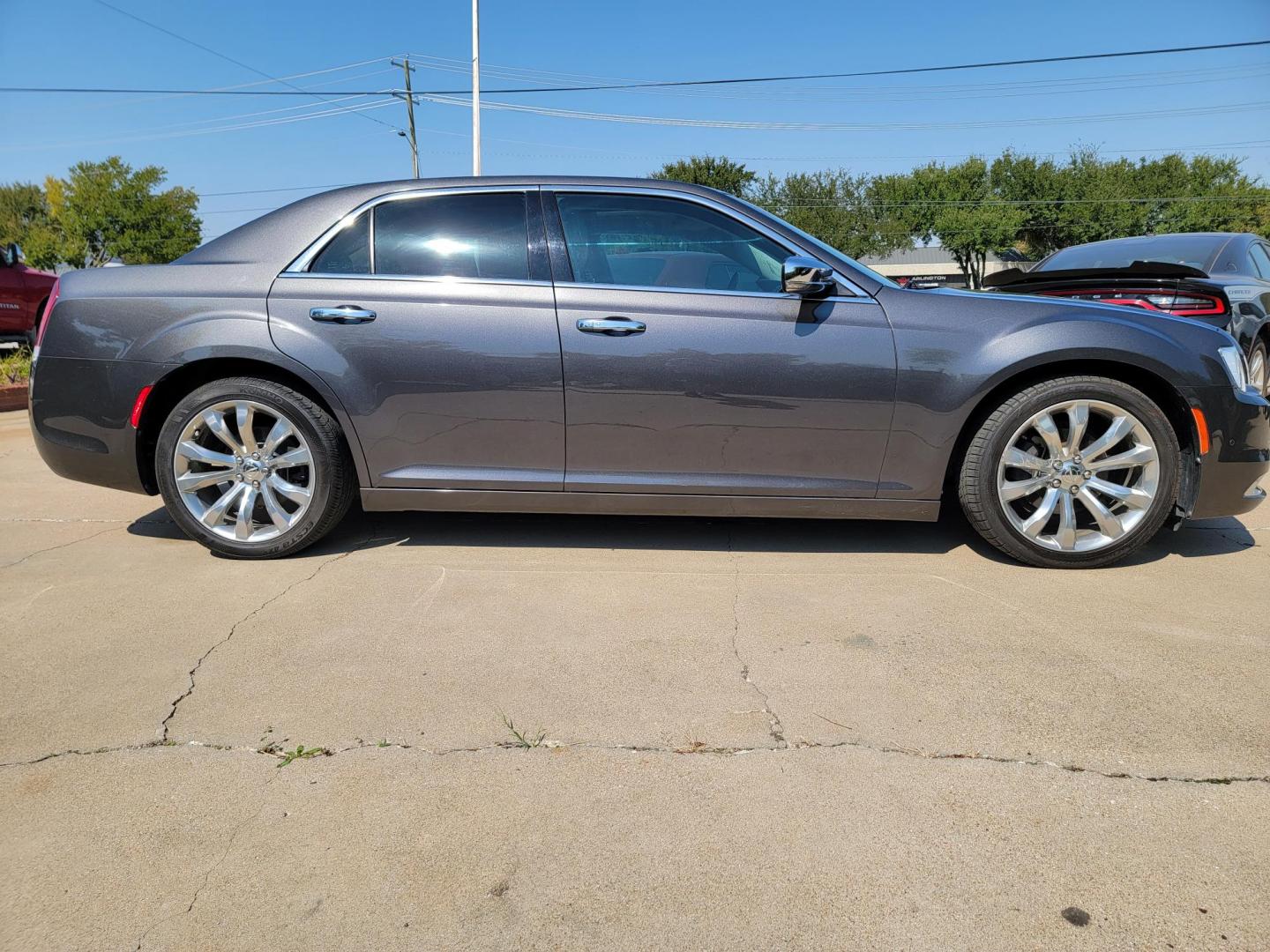 2019 GRAY /Black Chrysler 300 Limited RWD (2C3CCAEGXKH) with an 3.6L V6 SOHC 24V engine, 8A transmission, located at 2020 East Division Street, Arlington, TX, 76011, (817) 801-3191, 32.742390, -97.076874 - Photo#2