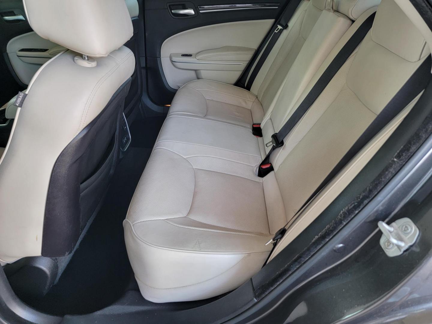 2019 GRAY /Black Chrysler 300 Limited RWD (2C3CCAEGXKH) with an 3.6L V6 SOHC 24V engine, 8A transmission, located at 2020 East Division Street, Arlington, TX, 76011, (817) 801-3191, 32.742390, -97.076874 - Photo#23
