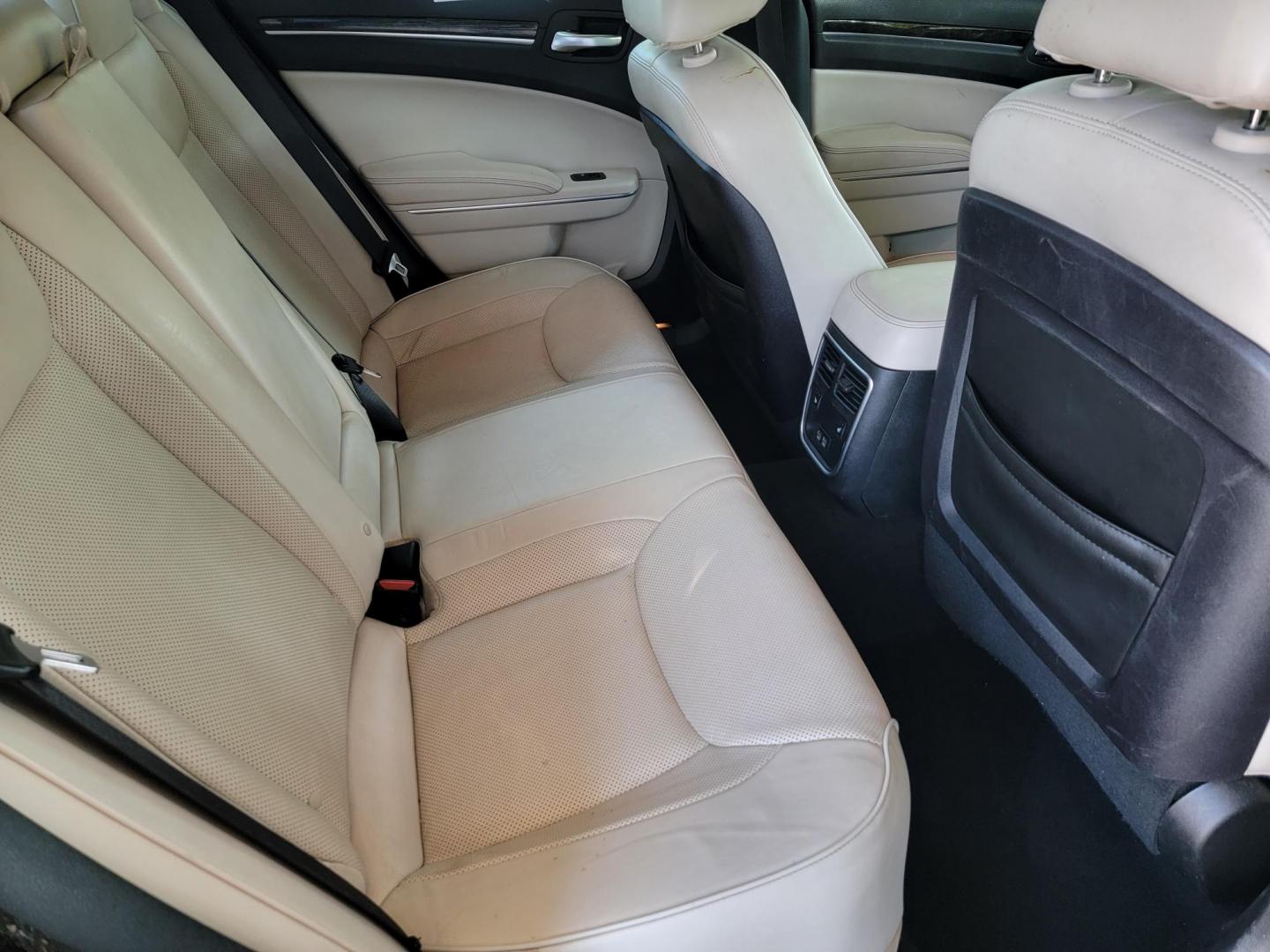 2019 GRAY /Black Chrysler 300 Limited RWD (2C3CCAEGXKH) with an 3.6L V6 SOHC 24V engine, 8A transmission, located at 2020 East Division Street, Arlington, TX, 76011, (817) 801-3191, 32.742390, -97.076874 - Photo#24