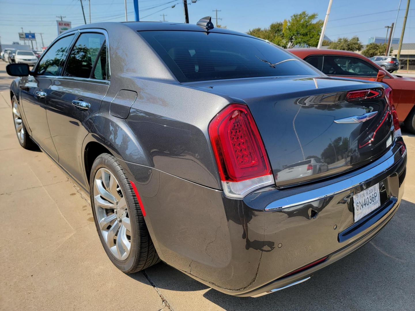 2019 GRAY /Black Chrysler 300 Limited RWD (2C3CCAEGXKH) with an 3.6L V6 SOHC 24V engine, 8A transmission, located at 2020 East Division Street, Arlington, TX, 76011, (817) 801-3191, 32.742390, -97.076874 - Photo#5