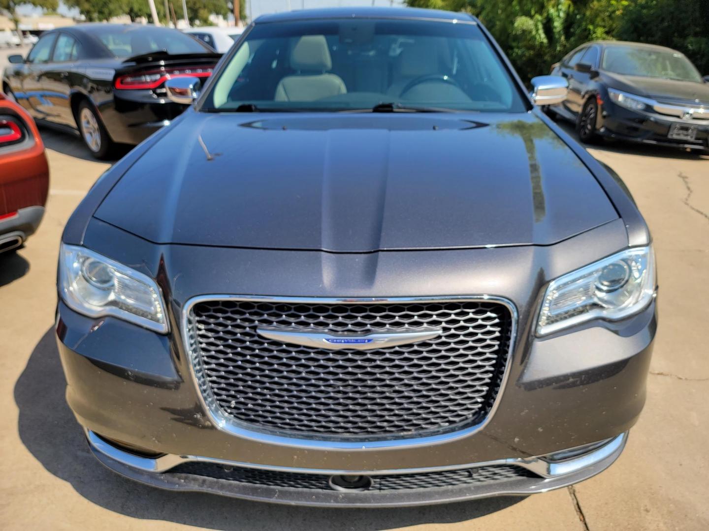 2019 GRAY /Black Chrysler 300 Limited RWD (2C3CCAEGXKH) with an 3.6L V6 SOHC 24V engine, 8A transmission, located at 2020 East Division Street, Arlington, TX, 76011, (817) 801-3191, 32.742390, -97.076874 - Photo#7