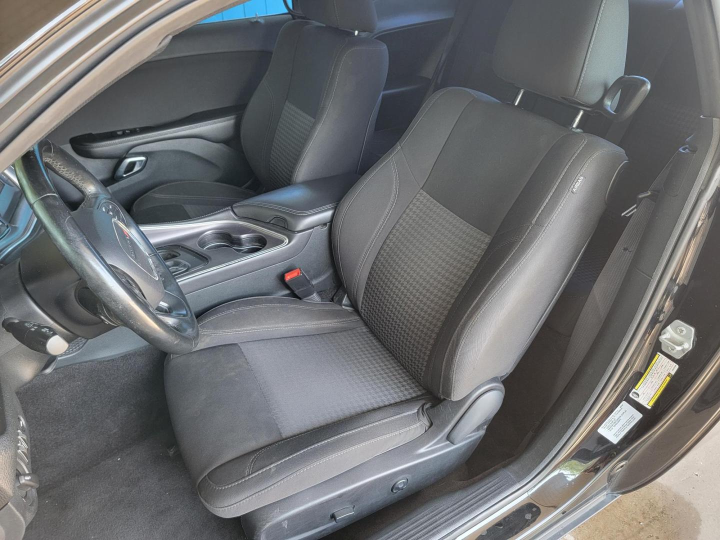 2017 Dodge Challenger SXT (2C3CDZAG3HH) with an 3.6L V6 DOHC 24V engine, 8A transmission, located at 2020 East Division Street, Arlington, TX, 76011, (817) 801-3191, 32.742390, -97.076874 - Photo#18