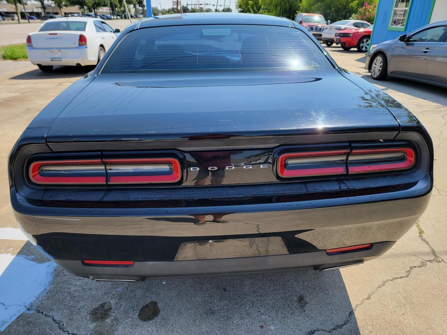 2017 Dodge Challenger SXT (2C3CDZAG3HH) with an 3.6L V6 DOHC 24V engine, 8A transmission, located at 2020 East Division Street, Arlington, TX, 76011, (817) 801-3191, 32.742390, -97.076874 - Photo#4