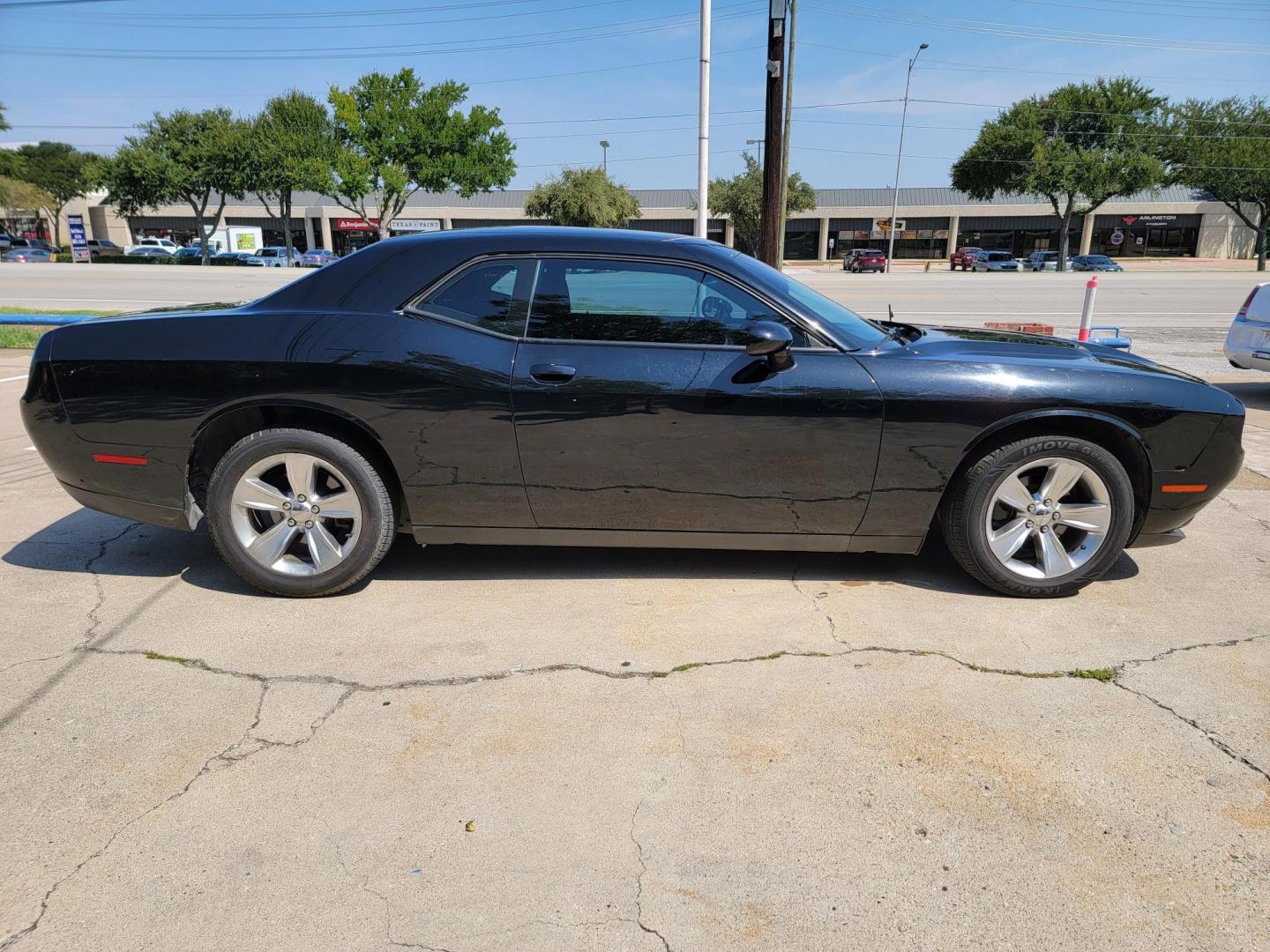 2017 Dodge Challenger SXT (2C3CDZAG3HH) with an 3.6L V6 DOHC 24V engine, 8A transmission, located at 2020 East Division Street, Arlington, TX, 76011, (817) 801-3191, 32.742390, -97.076874 - Photo#2