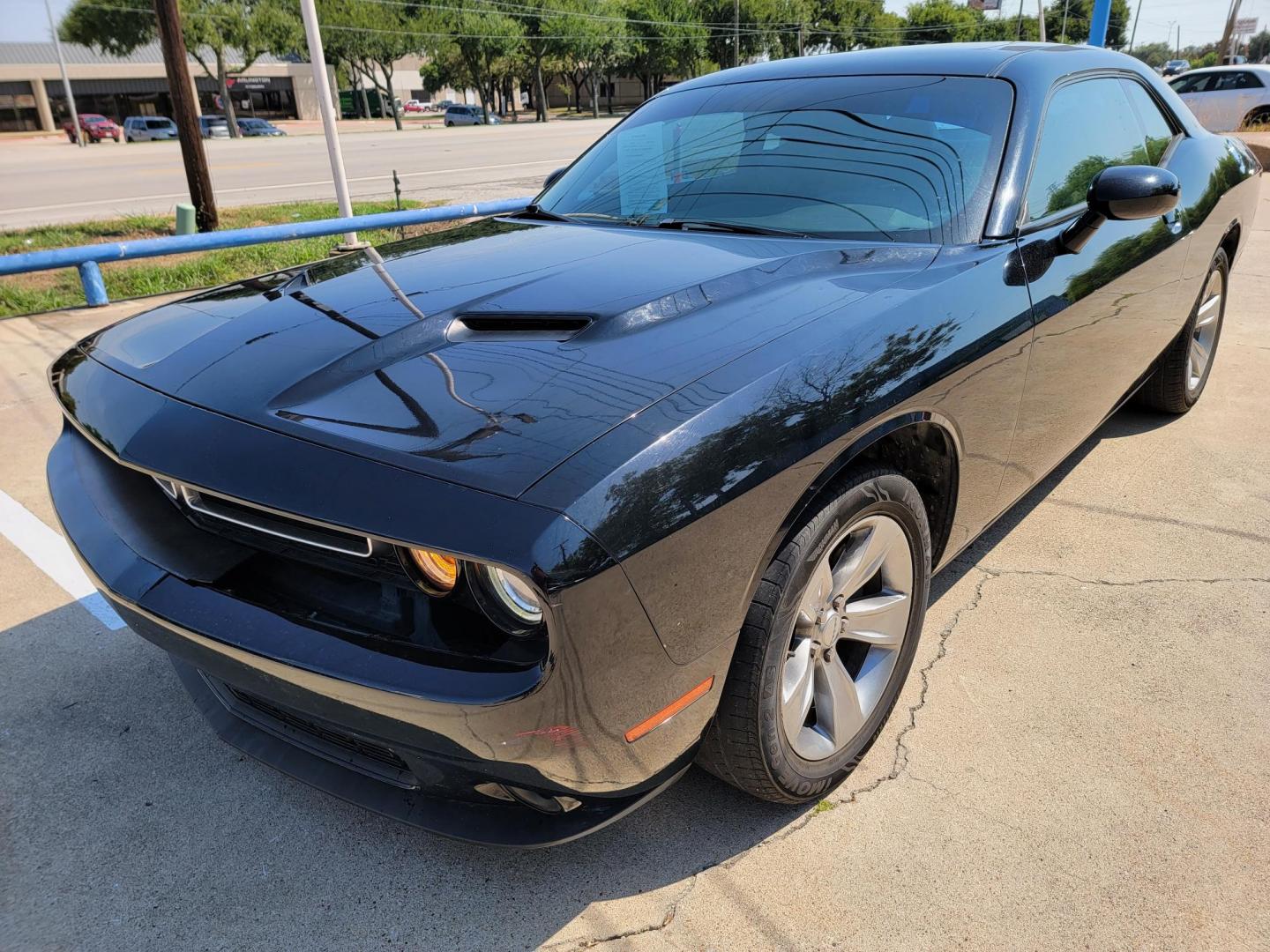 2017 Dodge Challenger SXT (2C3CDZAG3HH) with an 3.6L V6 DOHC 24V engine, 8A transmission, located at 2020 East Division Street, Arlington, TX, 76011, (817) 801-3191, 32.742390, -97.076874 - Photo#7