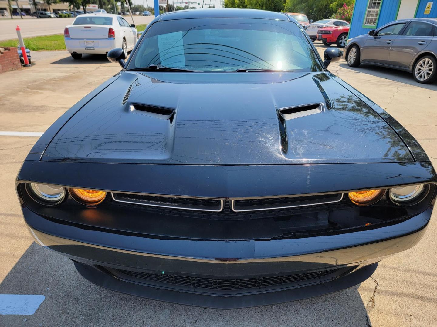 2017 Dodge Challenger SXT (2C3CDZAG3HH) with an 3.6L V6 DOHC 24V engine, 8A transmission, located at 2020 East Division Street, Arlington, TX, 76011, (817) 801-3191, 32.742390, -97.076874 - Photo#8