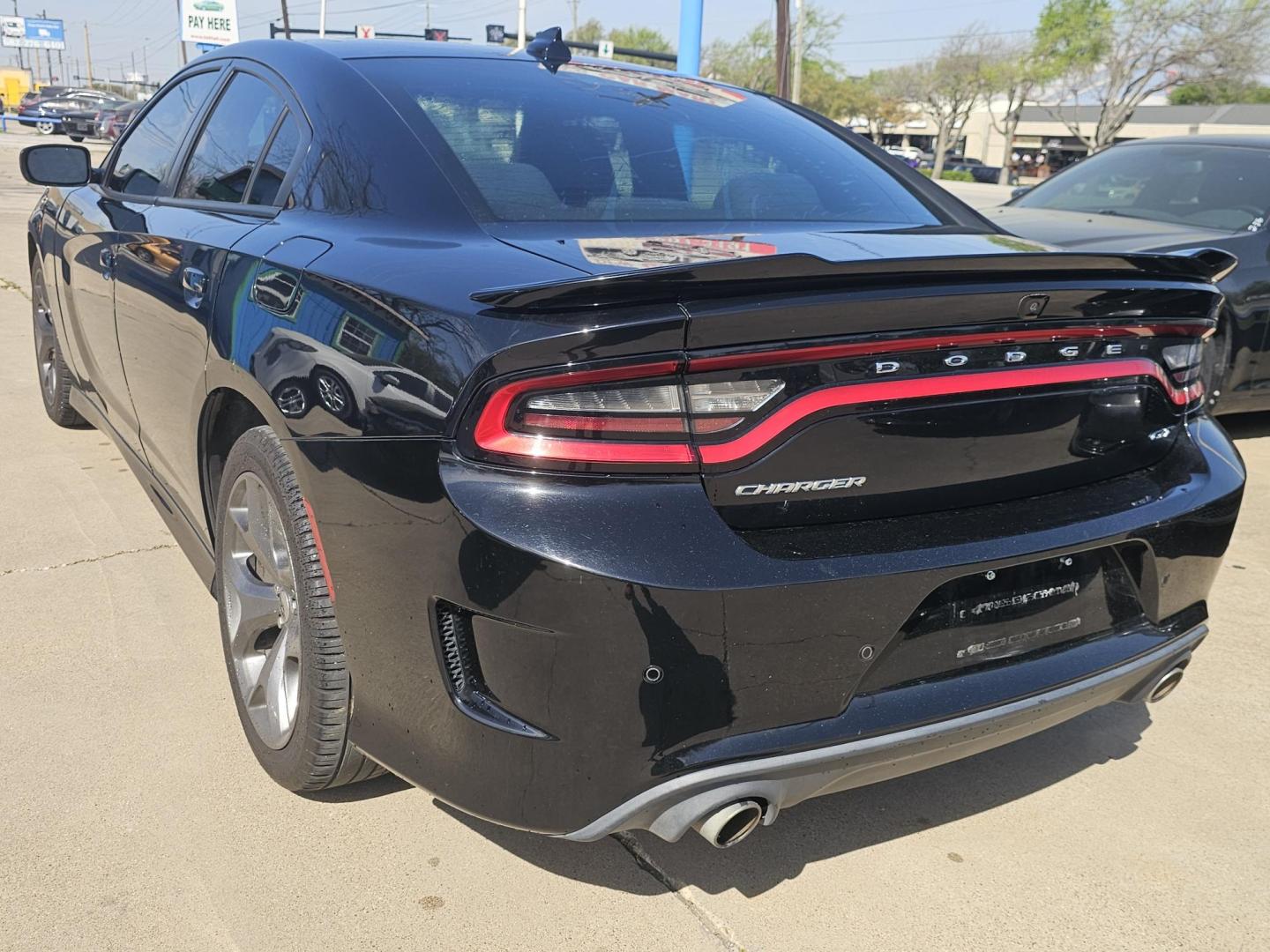 2019 Black Dodge Charger SXT Plus (2C3CDXHG8KH) with an 3.6L V6 DOHC 24V engine, 8A transmission, located at 2020 East Division Street, Arlington, TX, 76011, (817) 801-3191, 32.742390, -97.076874 - Photo#4
