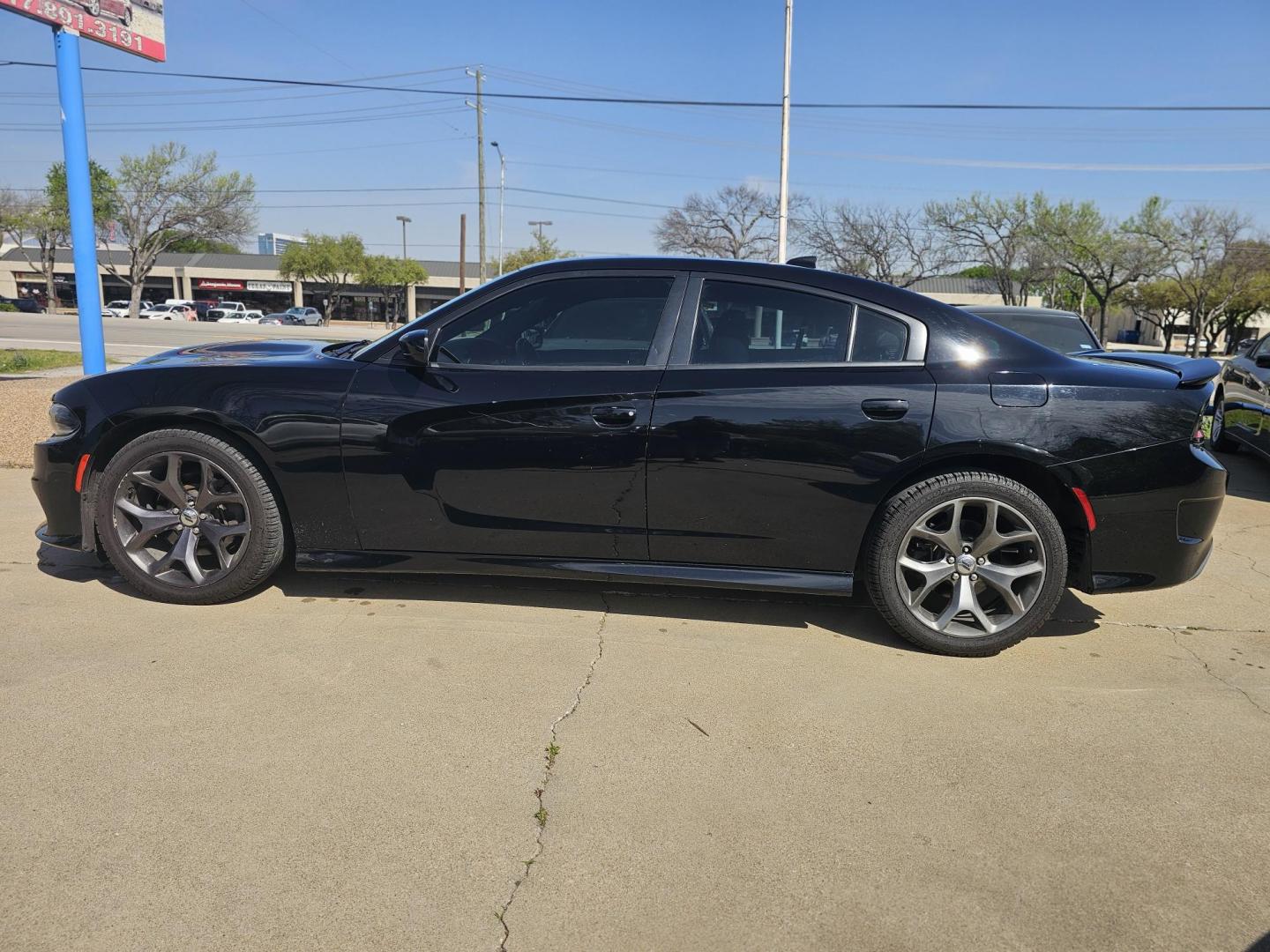 2019 Black Dodge Charger SXT Plus (2C3CDXHG8KH) with an 3.6L V6 DOHC 24V engine, 8A transmission, located at 2020 East Division Street, Arlington, TX, 76011, (817) 801-3191, 32.742390, -97.076874 - Photo#5