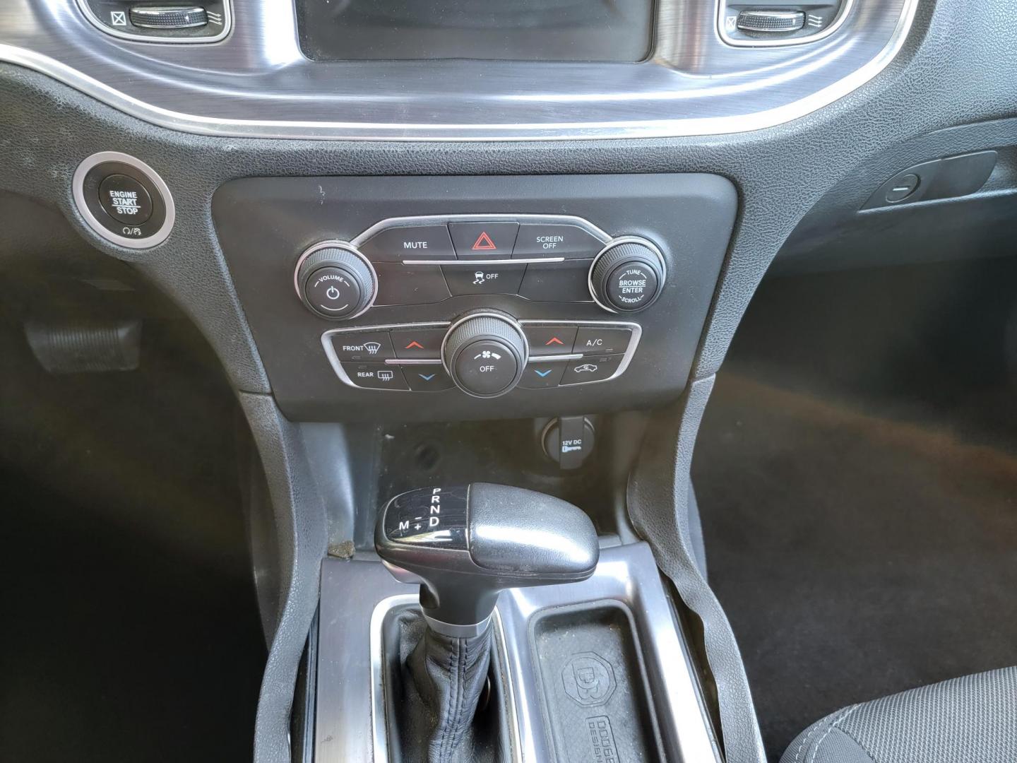 2017 Black Dodge Charger SE (2C3CDXBG2HH) with an 3.6L V6 DOHC 24V engine, 8A transmission, located at 2020 East Division Street, Arlington, TX, 76011, (817) 801-3191, 32.742390, -97.076874 - Photo#10