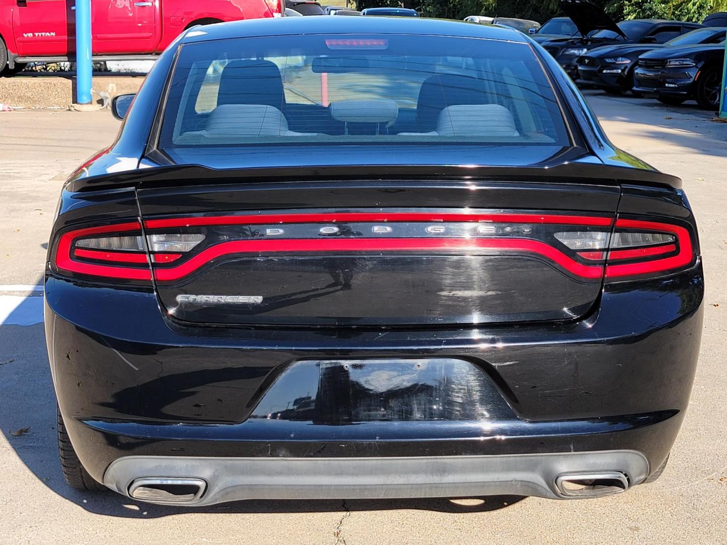 2017 Black Dodge Charger SE (2C3CDXBG2HH) with an 3.6L V6 DOHC 24V engine, 8A transmission, located at 2020 East Division Street, Arlington, TX, 76011, (817) 801-3191, 32.742390, -97.076874 - Photo#2