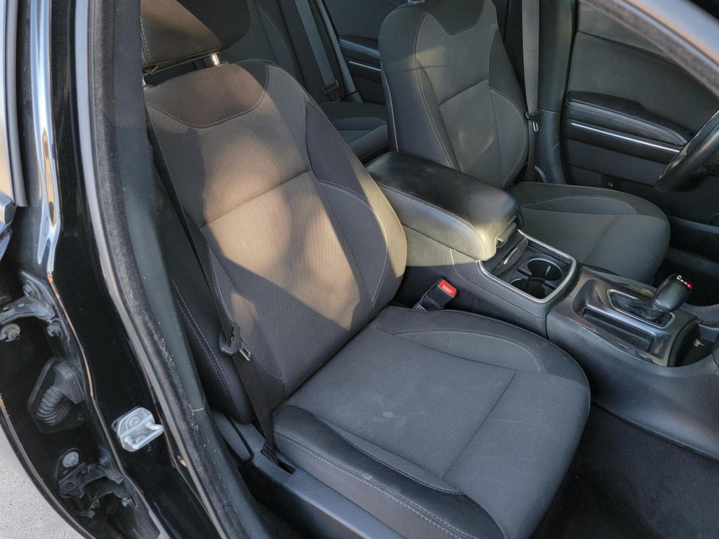 2017 Black Dodge Charger SE (2C3CDXBG2HH) with an 3.6L V6 DOHC 24V engine, 8A transmission, located at 2020 East Division Street, Arlington, TX, 76011, (817) 801-3191, 32.742390, -97.076874 - Photo#22