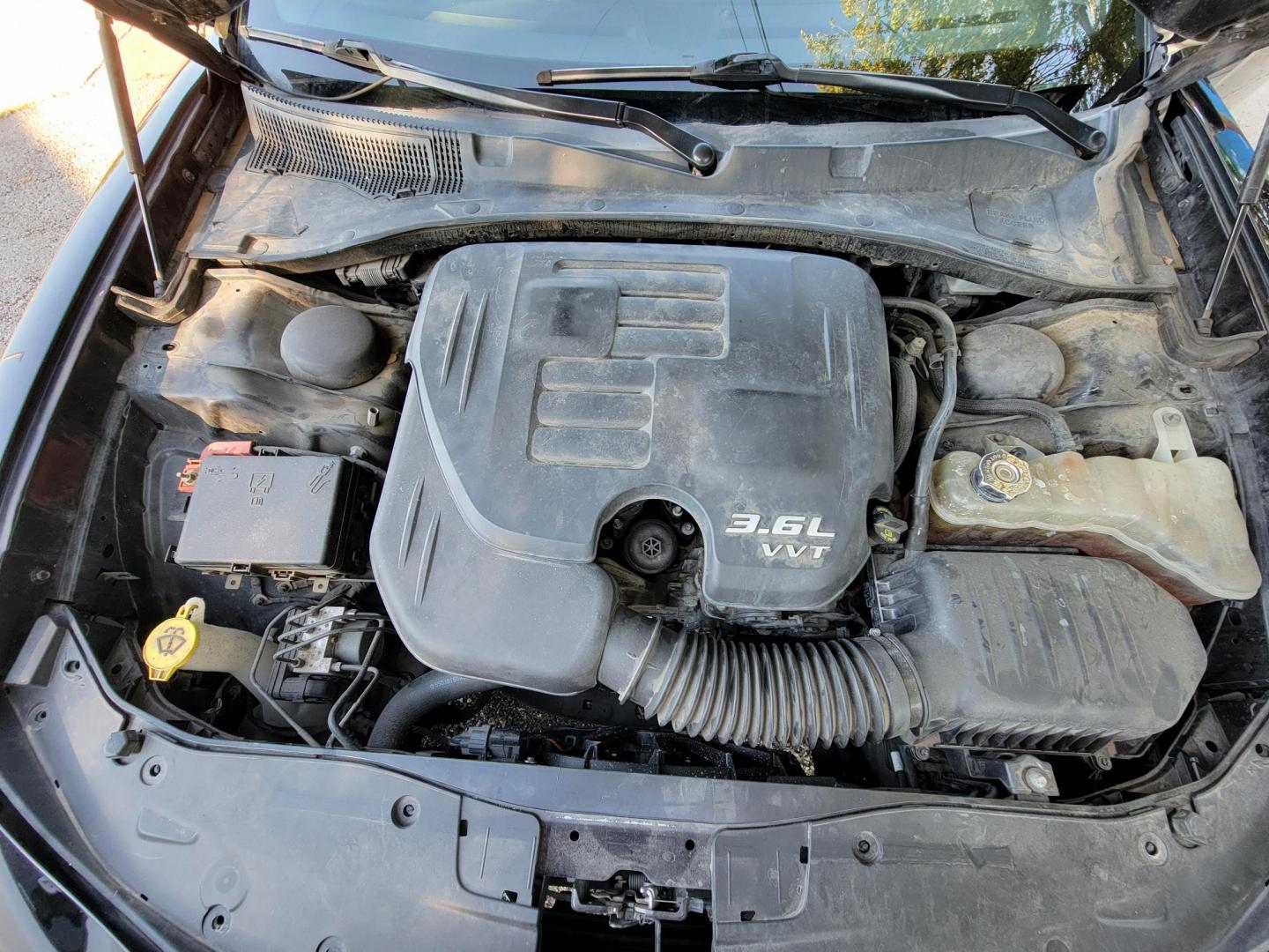 2017 Black Dodge Charger SE (2C3CDXBG2HH) with an 3.6L V6 DOHC 24V engine, 8A transmission, located at 2020 East Division Street, Arlington, TX, 76011, (817) 801-3191, 32.742390, -97.076874 - Photo#28