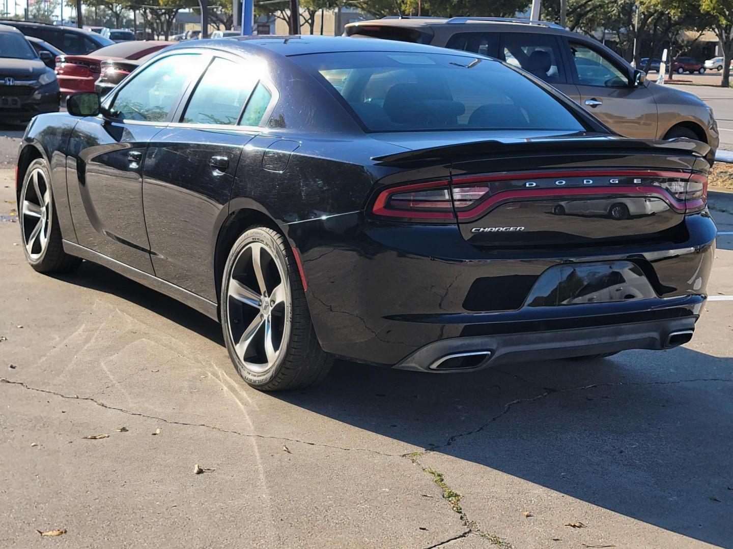 2017 Black Dodge Charger SE (2C3CDXBG2HH) with an 3.6L V6 DOHC 24V engine, 8A transmission, located at 2020 East Division Street, Arlington, TX, 76011, (817) 801-3191, 32.742390, -97.076874 - Photo#4