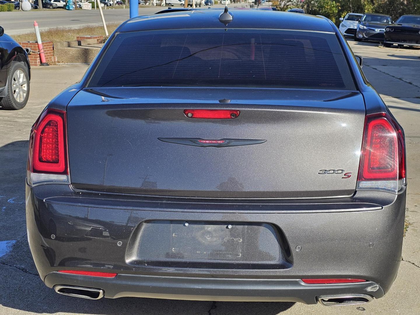 2021 GRAY Chrysler 300 S V6 RWD (2C3CCABG1MH) with an 3.6L V6 DOHC 24V engine, 8A transmission, located at 2020 East Division Street, Arlington, TX, 76011, (817) 801-3191, 32.742390, -97.076874 - Photo#3
