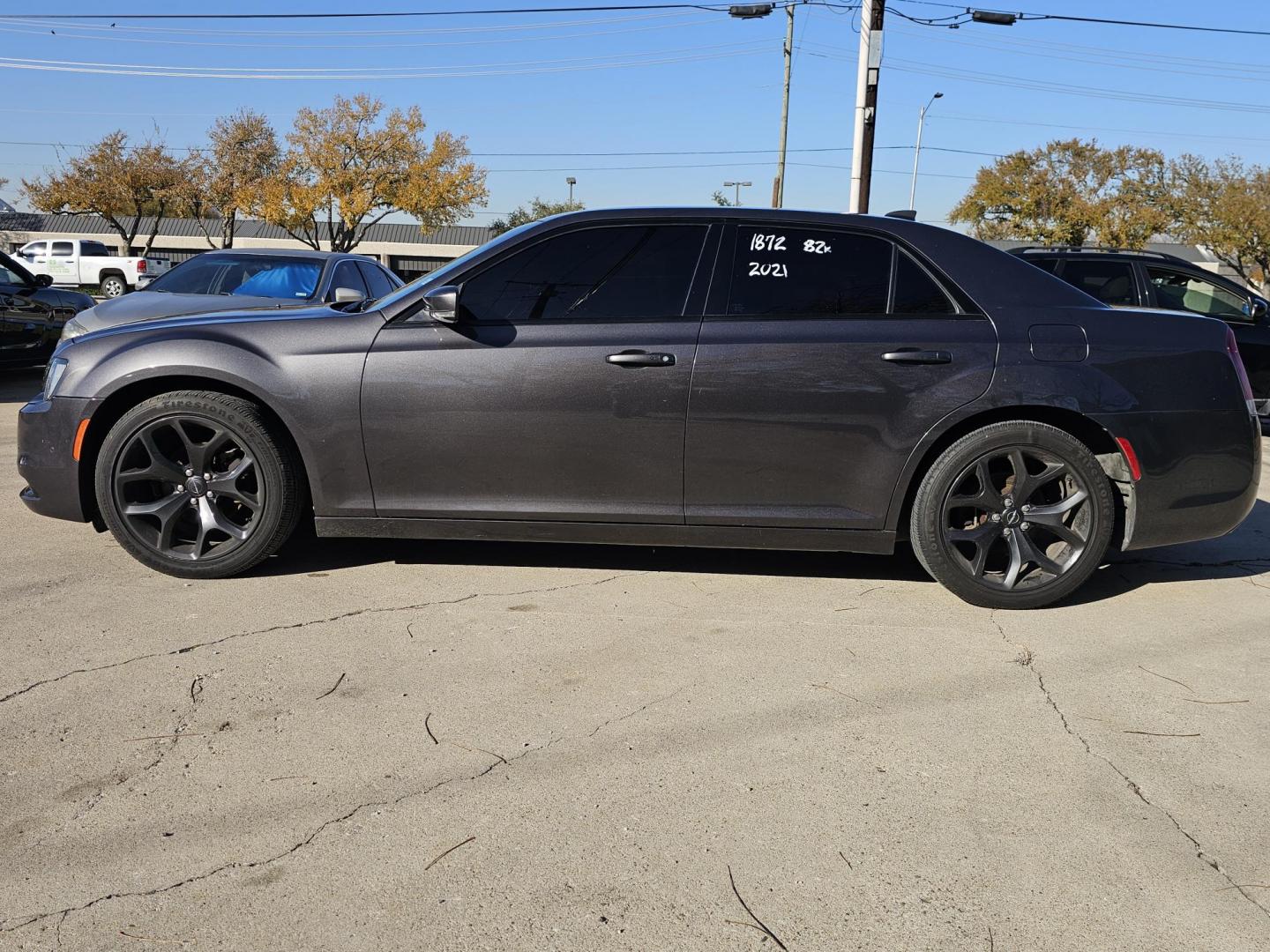 2021 GRAY Chrysler 300 S V6 RWD (2C3CCABG1MH) with an 3.6L V6 DOHC 24V engine, 8A transmission, located at 2020 East Division Street, Arlington, TX, 76011, (817) 801-3191, 32.742390, -97.076874 - Photo#5