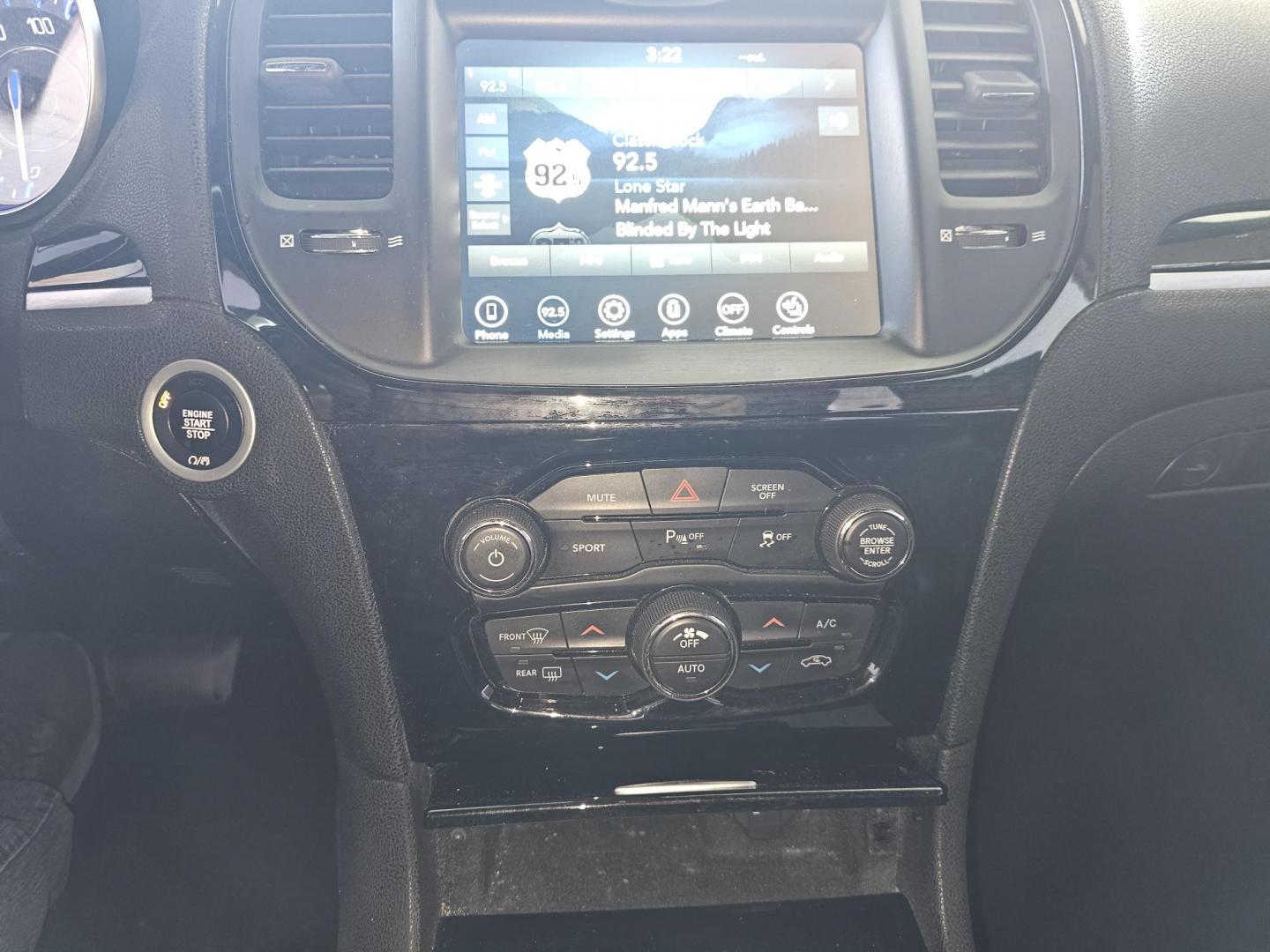 2021 GRAY Chrysler 300 S V6 RWD (2C3CCABG1MH) with an 3.6L V6 DOHC 24V engine, 8A transmission, located at 2020 East Division Street, Arlington, TX, 76011, (817) 801-3191, 32.742390, -97.076874 - Photo#9