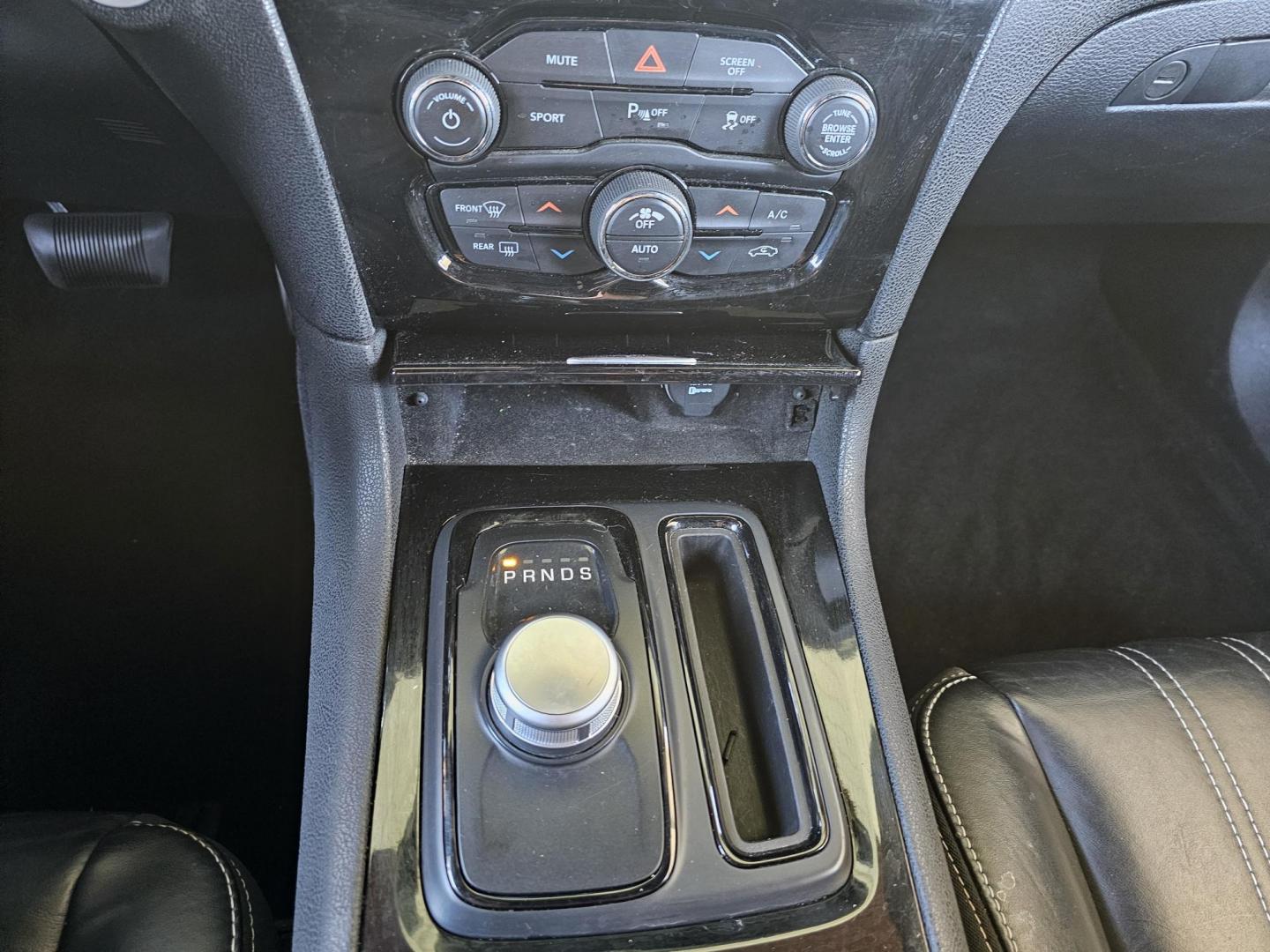 2021 GRAY Chrysler 300 S V6 RWD (2C3CCABG1MH) with an 3.6L V6 DOHC 24V engine, 8A transmission, located at 2020 East Division Street, Arlington, TX, 76011, (817) 801-3191, 32.742390, -97.076874 - Photo#11