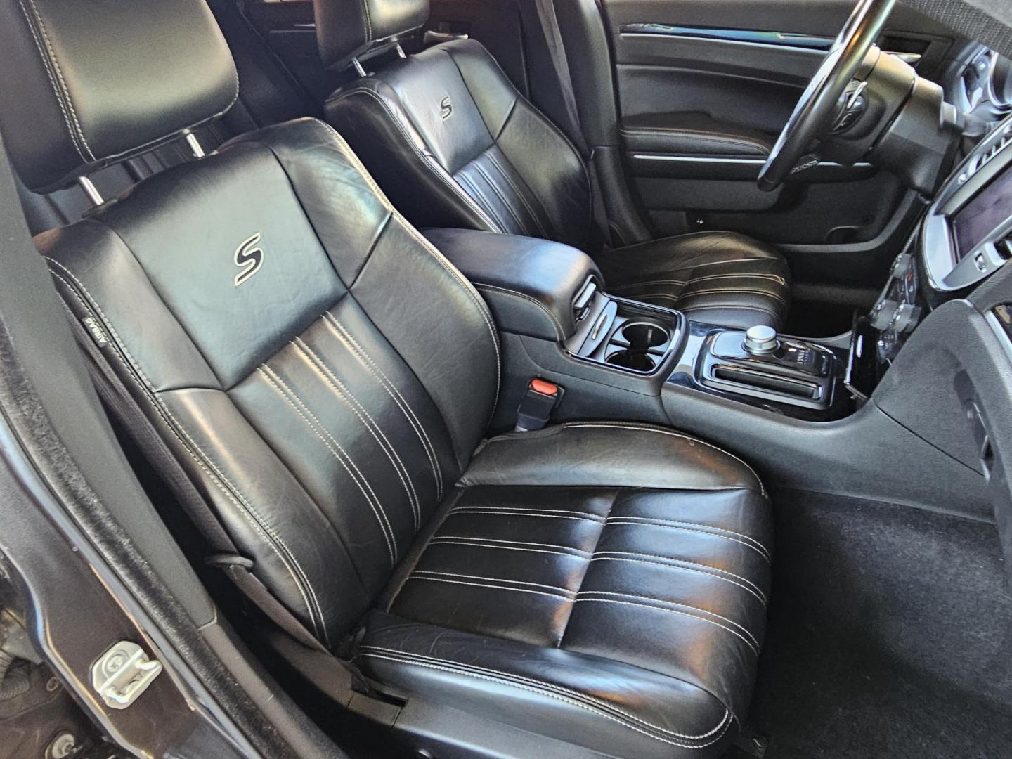 2021 GRAY Chrysler 300 S V6 RWD (2C3CCABG1MH) with an 3.6L V6 DOHC 24V engine, 8A transmission, located at 2020 East Division Street, Arlington, TX, 76011, (817) 801-3191, 32.742390, -97.076874 - Photo#27