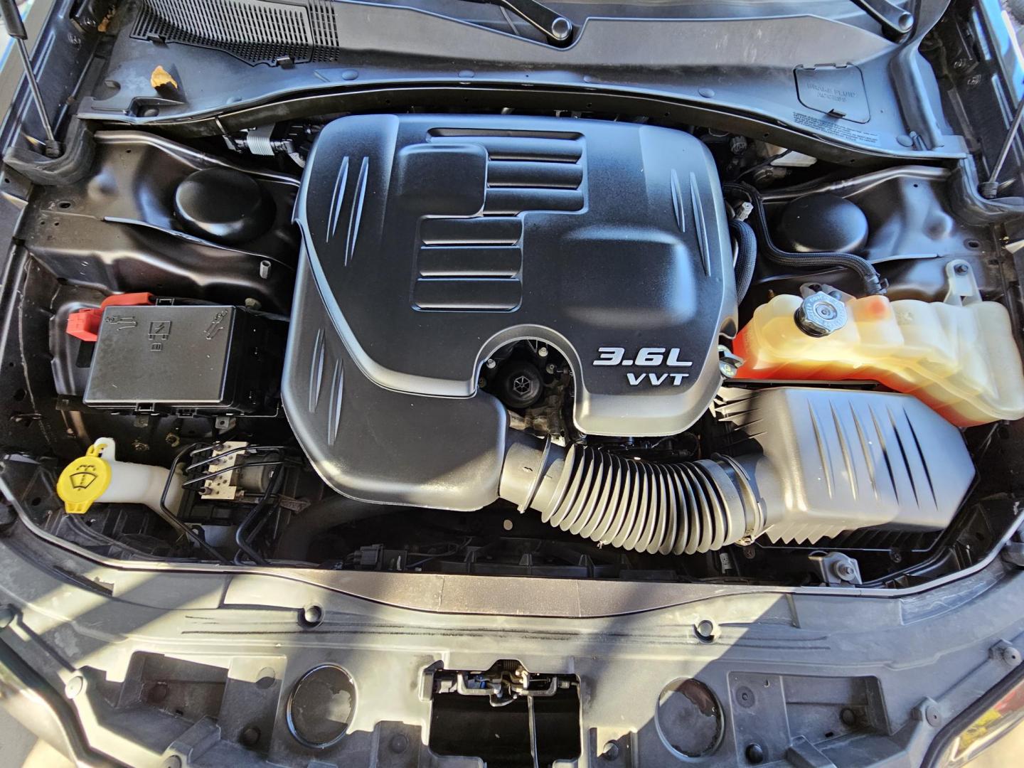 2021 GRAY Chrysler 300 S V6 RWD (2C3CCABG1MH) with an 3.6L V6 DOHC 24V engine, 8A transmission, located at 2020 East Division Street, Arlington, TX, 76011, (817) 801-3191, 32.742390, -97.076874 - Photo#32