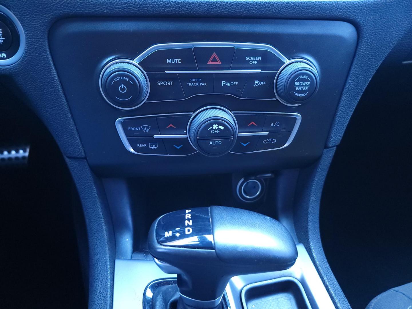 2016 Dodge Challenger SXT (2C3CDZAGXGH) with an 3.6L V6 DOHC 24V engine, 5A transmission, located at 2020 East Division Street, Arlington, TX, 76011, (817) 801-3191, 32.742390, -97.076874 - Photo#15