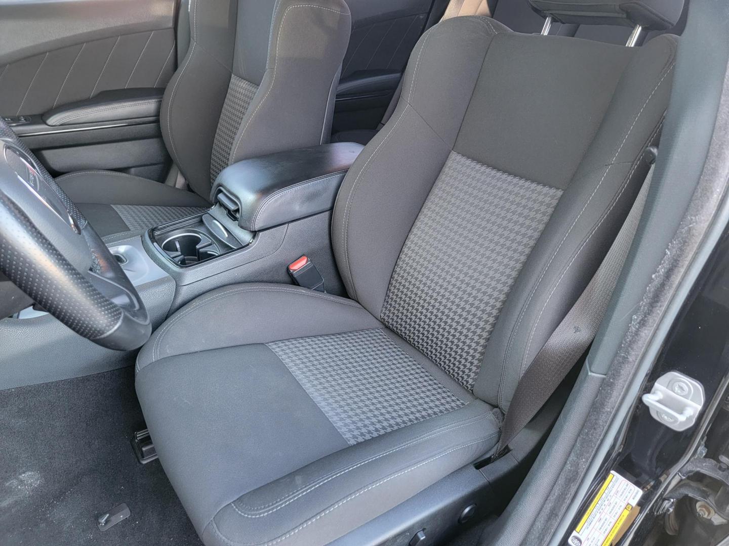 2016 Dodge Challenger SXT (2C3CDZAGXGH) with an 3.6L V6 DOHC 24V engine, 5A transmission, located at 2020 East Division Street, Arlington, TX, 76011, (817) 801-3191, 32.742390, -97.076874 - Photo#22