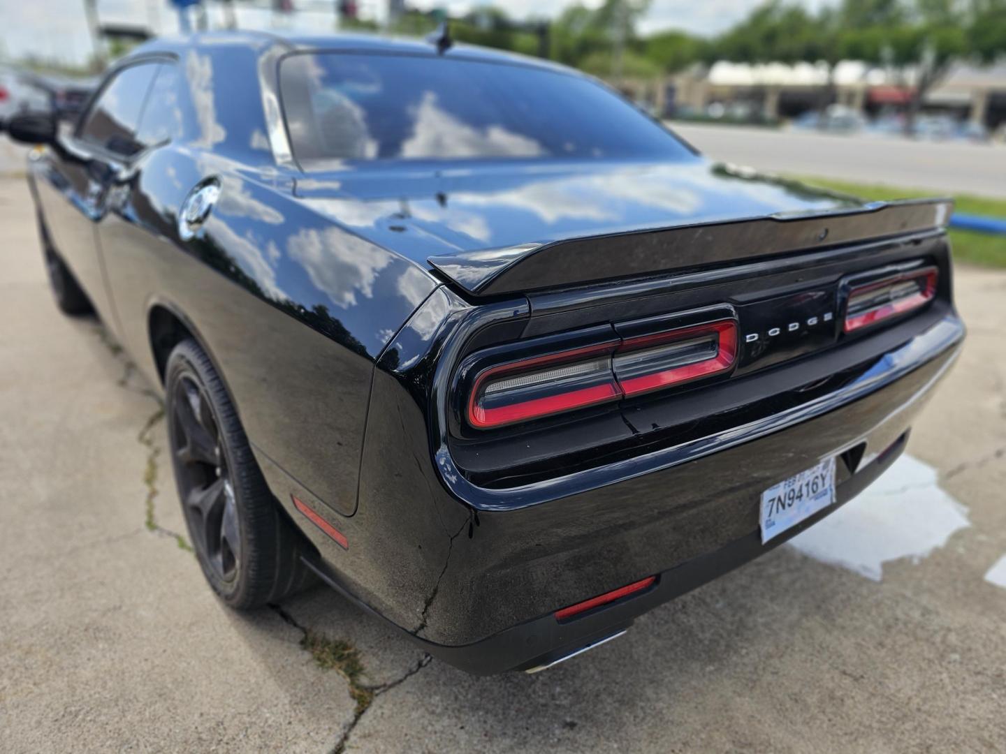 2016 Black /Black Dodge Challenger SXT (2C3CDZAGXGH) with an 3.6L V6 DOHC 24V engine, 5A transmission, located at 2020 East Division Street, Arlington, TX, 76011, (817) 801-3191, 32.742390, -97.076874 - Photo#4