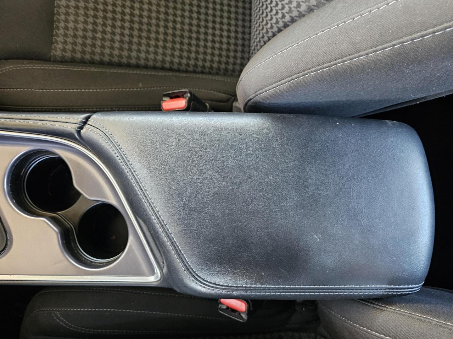 2022 Blue Dodge Challenger SXT (2C3CDZAG5NH) with an 3.6L V6 DOHC 24V engine, 8A transmission, located at 2020 East Division Street, Arlington, TX, 76011, (817) 801-3191, 32.742390, -97.076874 - Photo#10