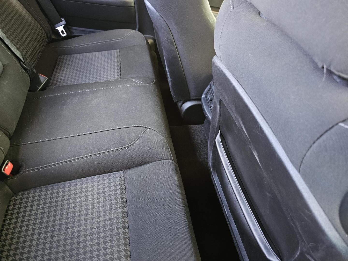 2018 Black Dodge Challenger SXT (2C3CDZAG9JH) with an 3.6L V6 DOHC 24V engine, 8A transmission, located at 2020 East Division Street, Arlington, TX, 76011, (817) 801-3191, 32.742390, -97.076874 - Photo#23