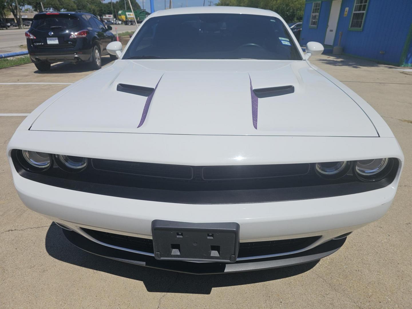 2019 White /Black Dodge Challenger SXT (2C3CDZAG2KH) with an 3.6L V6 DOHC 24V engine, 8A transmission, located at 2020 East Division Street, Arlington, TX, 76011, (817) 801-3191, 32.742390, -97.076874 - Photo#7