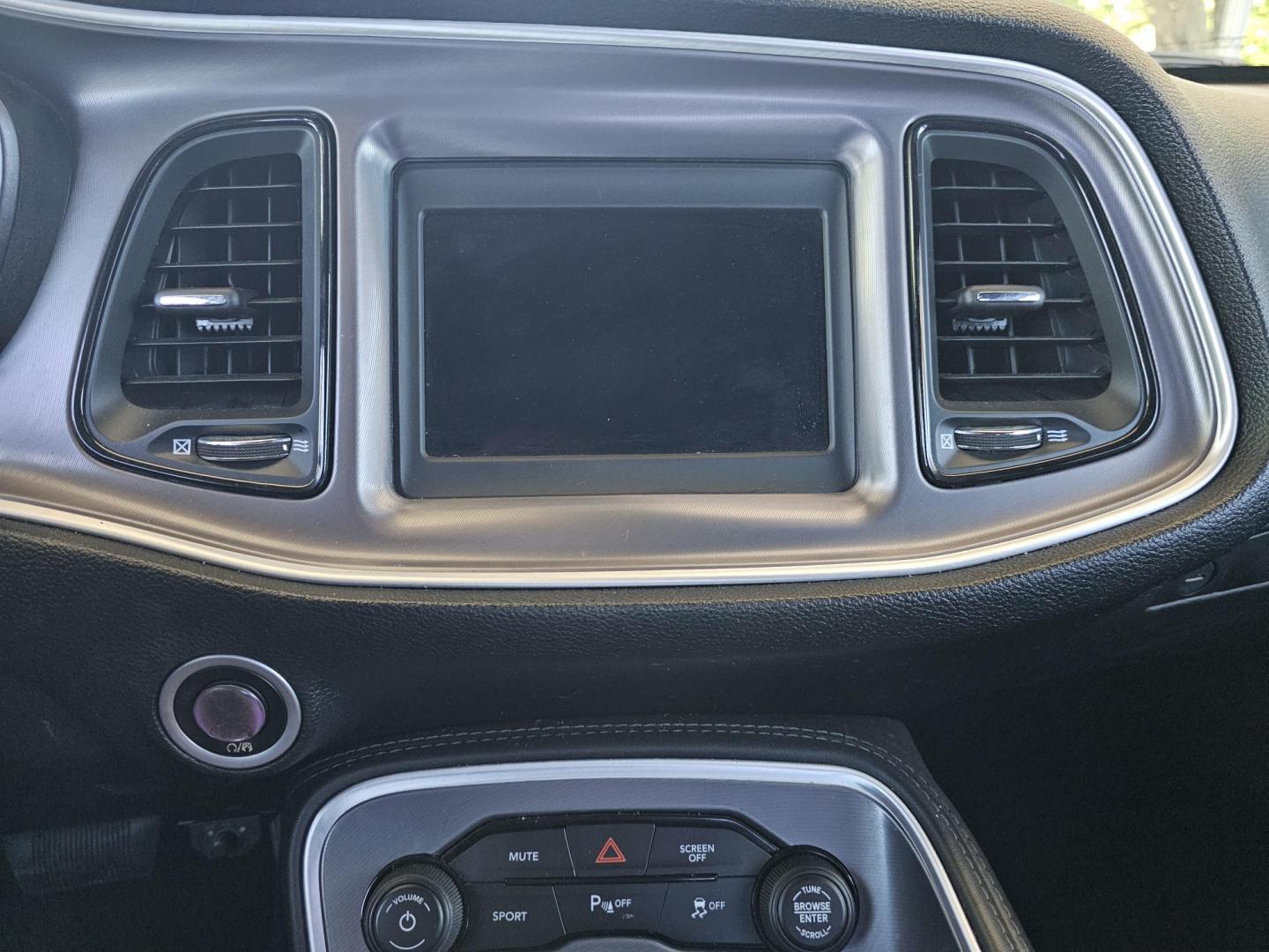 2019 White /Black Dodge Challenger SXT (2C3CDZAG2KH) with an 3.6L V6 DOHC 24V engine, 8A transmission, located at 2020 East Division Street, Arlington, TX, 76011, (817) 801-3191, 32.742390, -97.076874 - Photo#10