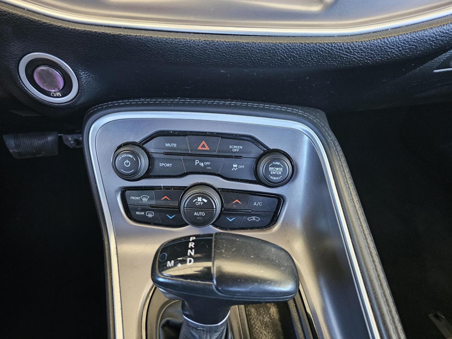 2019 White /Black Dodge Challenger SXT (2C3CDZAG2KH) with an 3.6L V6 DOHC 24V engine, 8A transmission, located at 2020 East Division Street, Arlington, TX, 76011, (817) 801-3191, 32.742390, -97.076874 - Photo#11