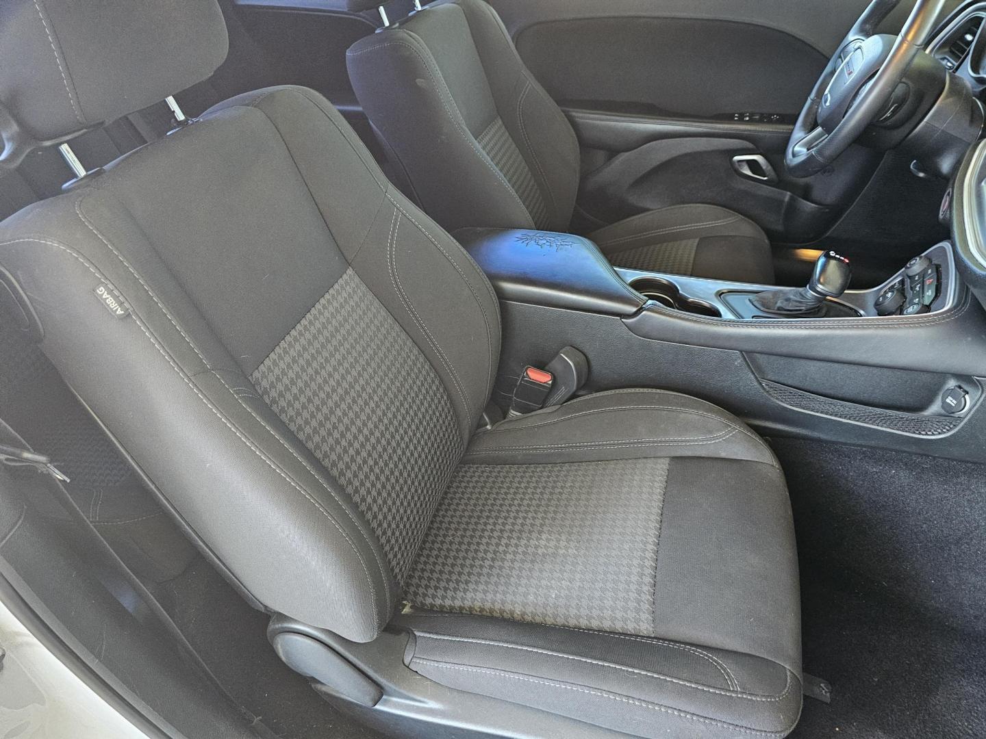 2019 White /Black Dodge Challenger SXT (2C3CDZAG2KH) with an 3.6L V6 DOHC 24V engine, 8A transmission, located at 2020 East Division Street, Arlington, TX, 76011, (817) 801-3191, 32.742390, -97.076874 - Photo#24