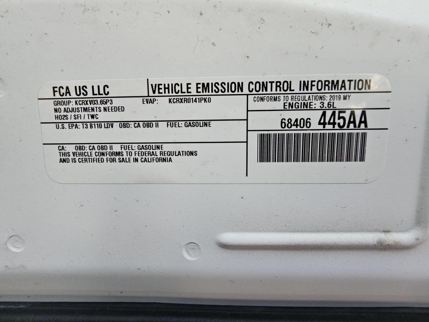 2019 White /Black Dodge Challenger SXT (2C3CDZAG2KH) with an 3.6L V6 DOHC 24V engine, 8A transmission, located at 2020 East Division Street, Arlington, TX, 76011, (817) 801-3191, 32.742390, -97.076874 - Photo#31