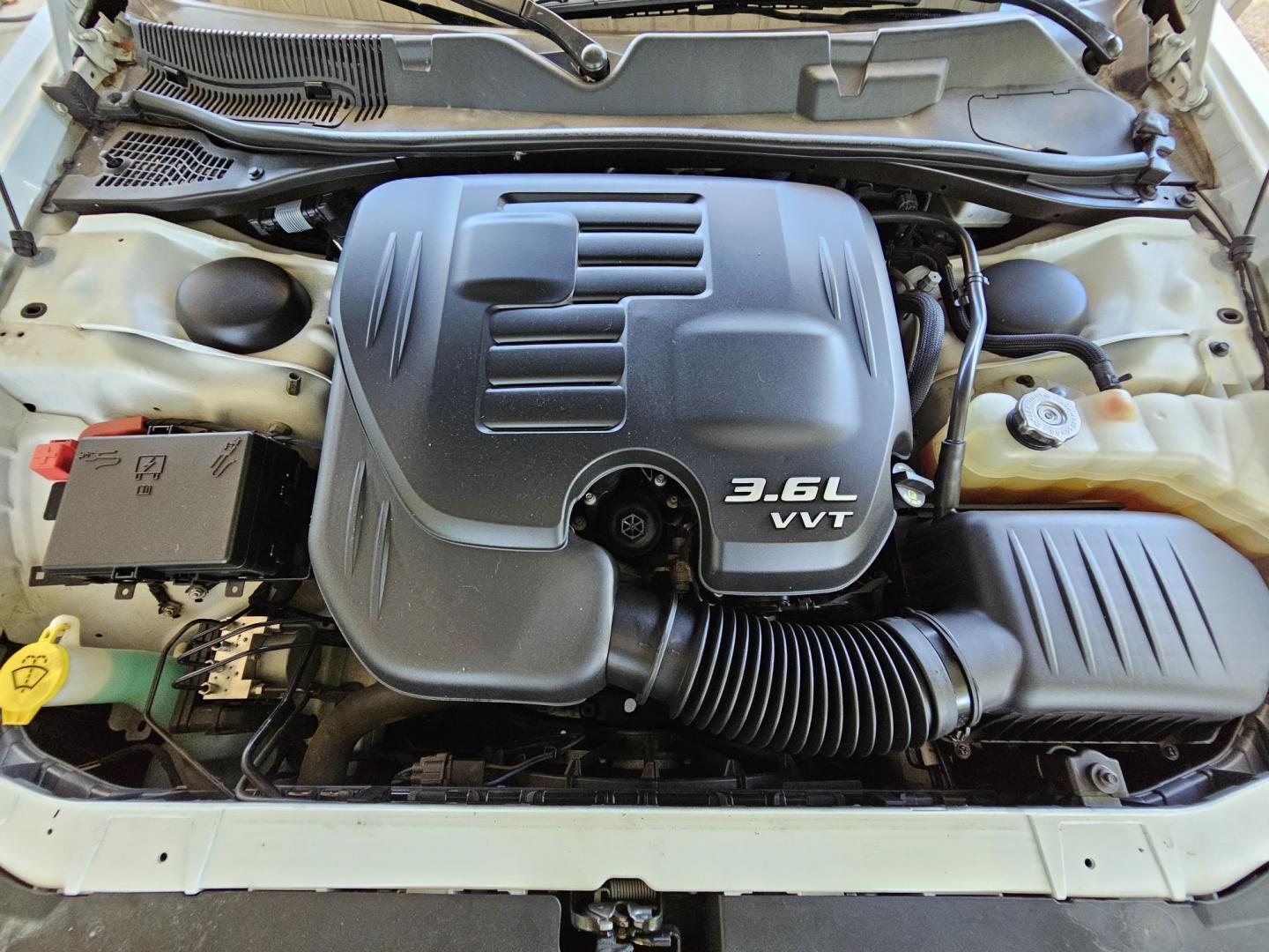 2019 White /Black Dodge Challenger SXT (2C3CDZAG2KH) with an 3.6L V6 DOHC 24V engine, 8A transmission, located at 2020 East Division Street, Arlington, TX, 76011, (817) 801-3191, 32.742390, -97.076874 - Photo#30